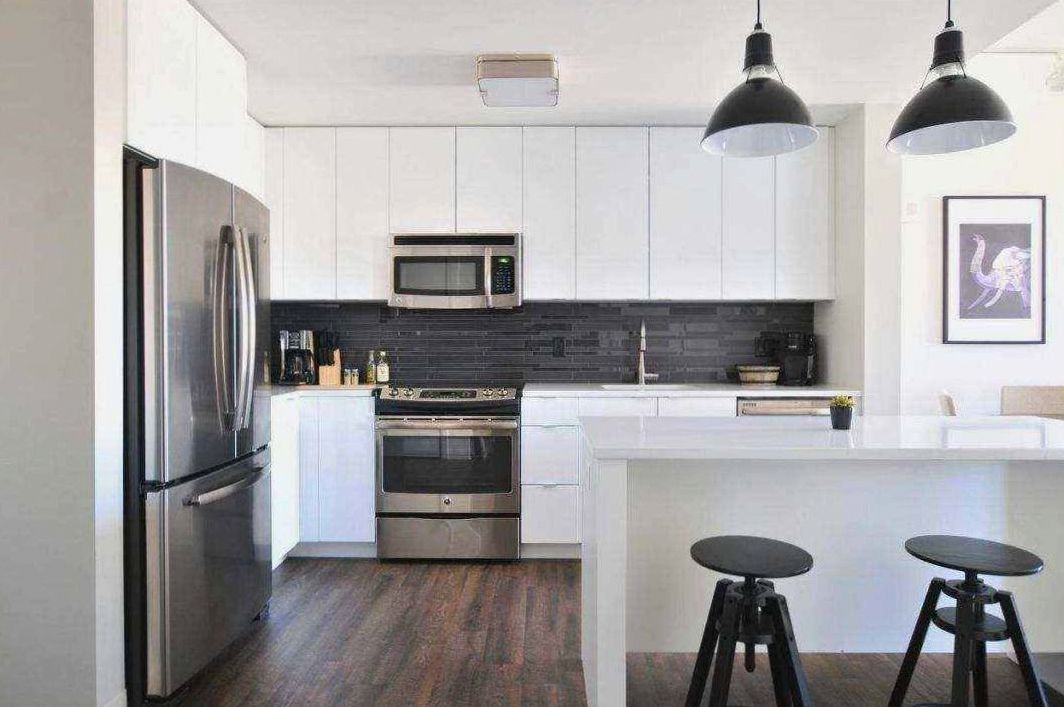 Minimal kitchen shelving