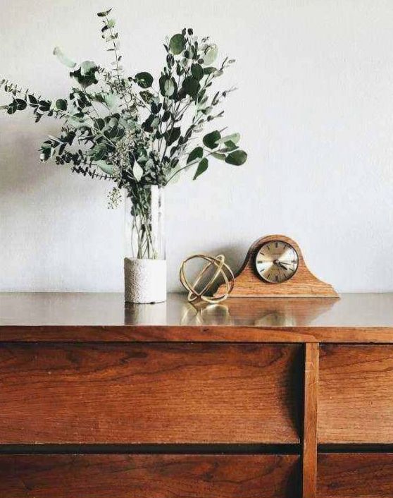 Built-in bench with open cubbies